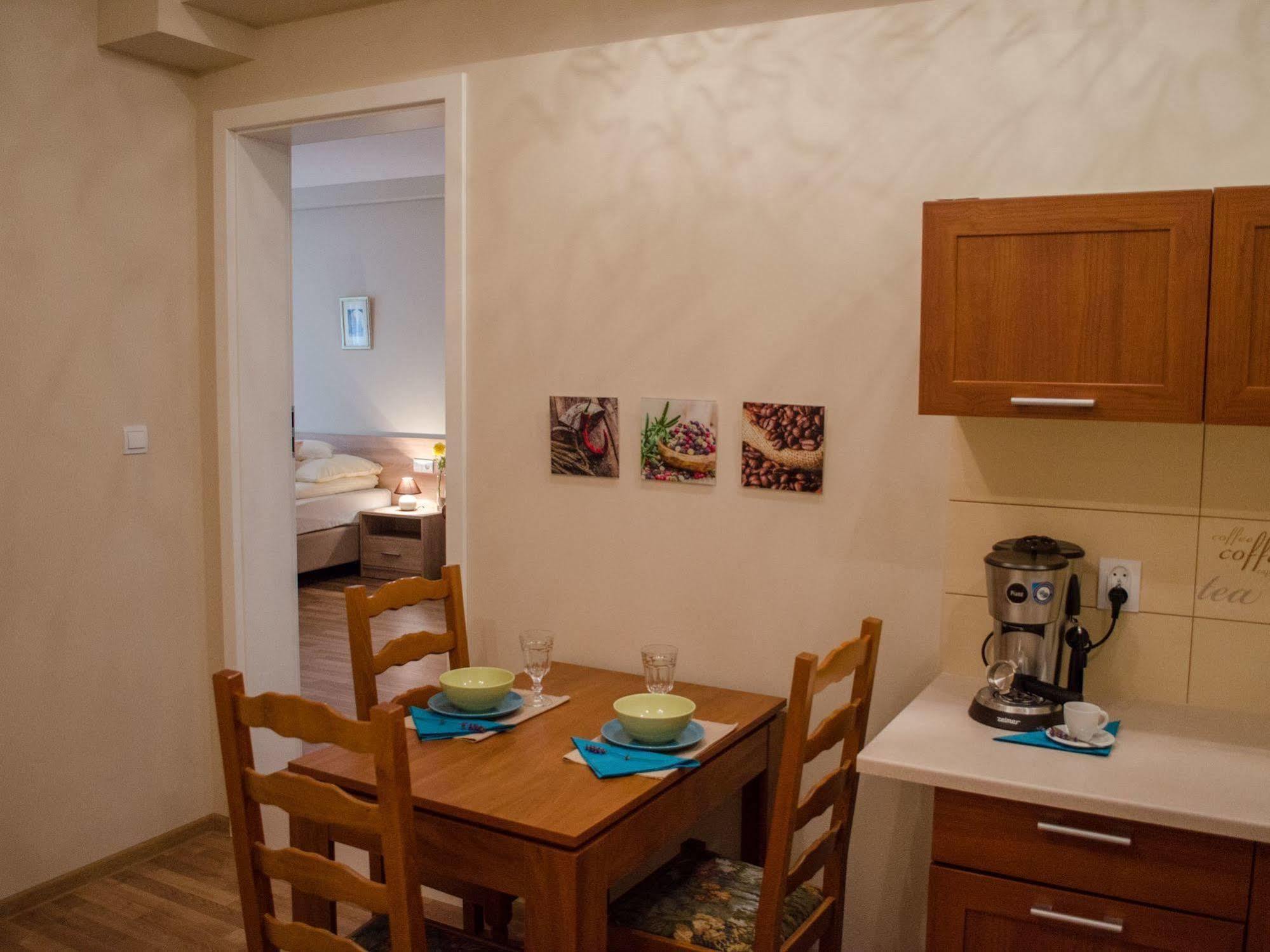 Royal Route 29 Comfort Rooms Cracovia Esterno foto