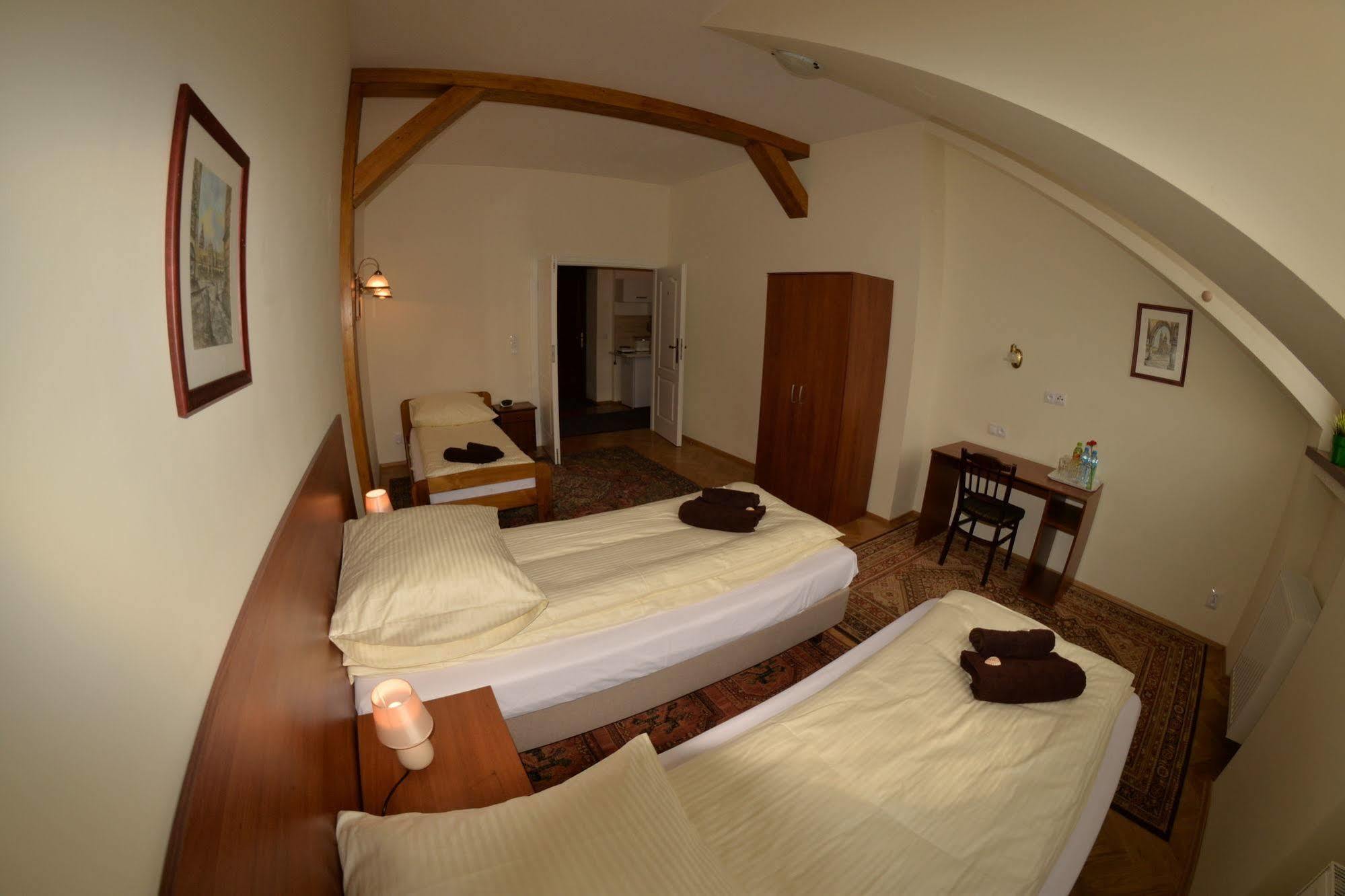 Royal Route 29 Comfort Rooms Cracovia Esterno foto