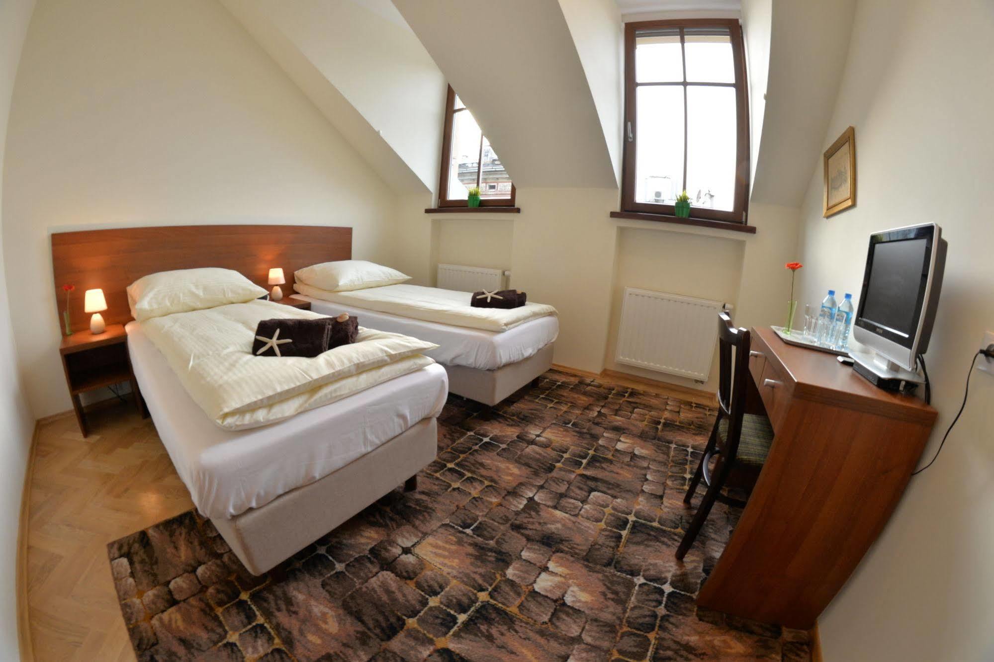 Royal Route 29 Comfort Rooms Cracovia Esterno foto