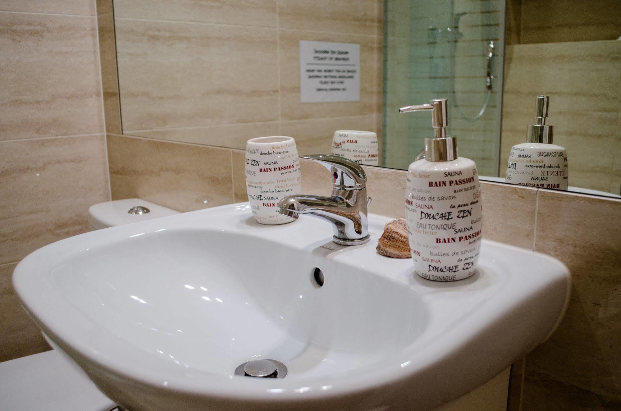 Royal Route 29 Comfort Rooms Cracovia Esterno foto