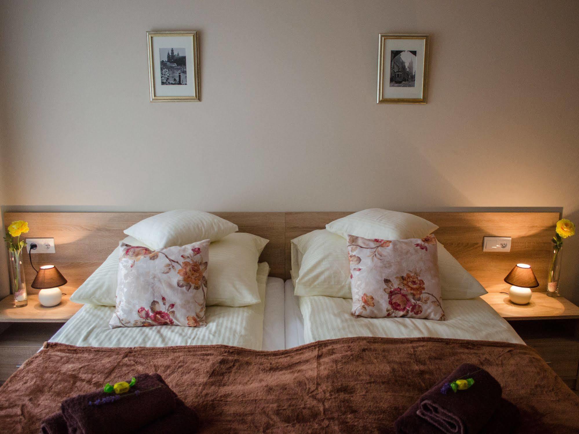 Royal Route 29 Comfort Rooms Cracovia Esterno foto
